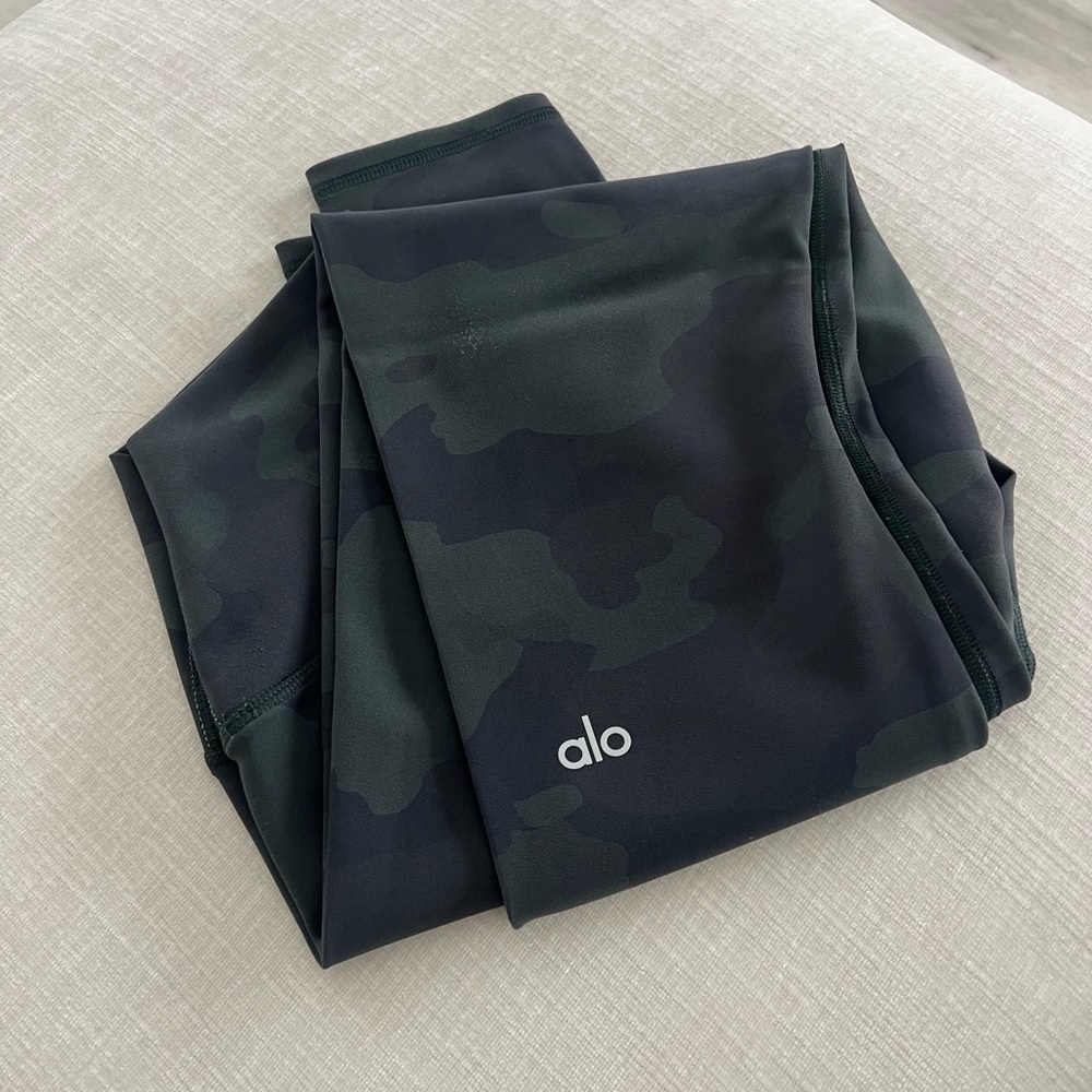 ALO 7/8 airlift high waist leggings camo green medium